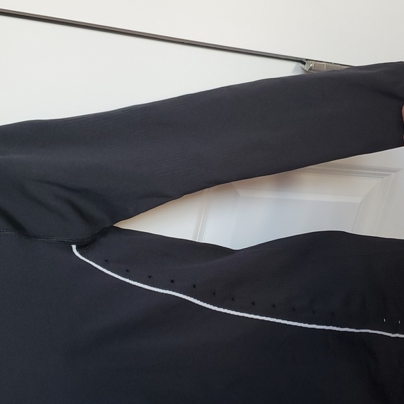 Nike Athletic Top With Hood and Quarter Length Sleeves in Size Small EUC - Picture 8 of 14